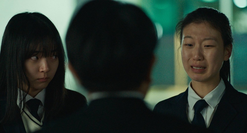 Busan 2025 Review: EN ROUTE TO, Poignant and Wry Debut Film Handles Difficult Subject with a Light Touch 